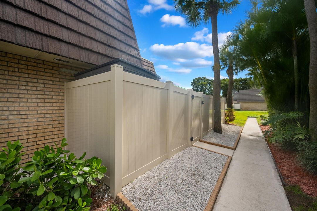 For Sale: $332,000 (2 beds, 2 baths, 1236 Square Feet)