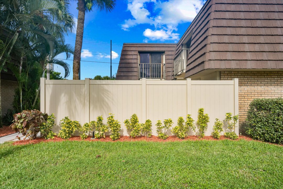 For Sale: $332,000 (2 beds, 2 baths, 1236 Square Feet)