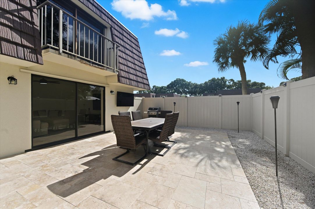 For Sale: $332,000 (2 beds, 2 baths, 1236 Square Feet)