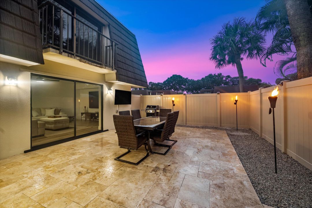 For Sale: $332,000 (2 beds, 2 baths, 1236 Square Feet)