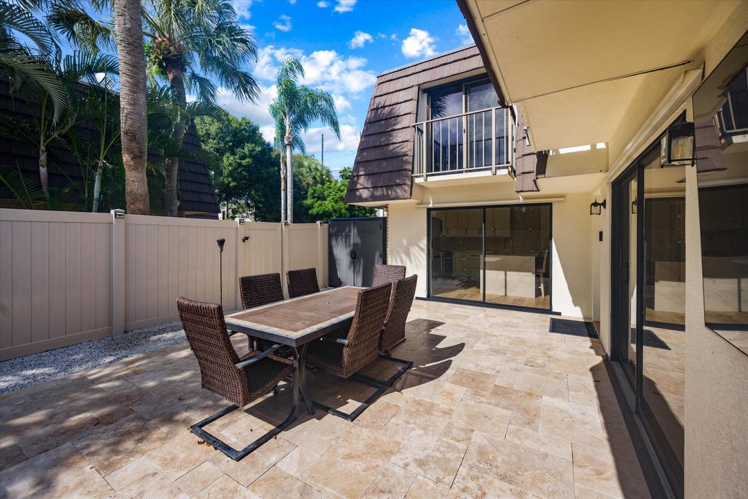 For Sale: $332,000 (2 beds, 2 baths, 1236 Square Feet)