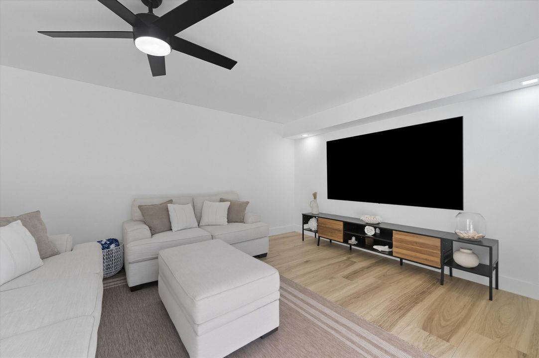 For Sale: $332,000 (2 beds, 2 baths, 1236 Square Feet)