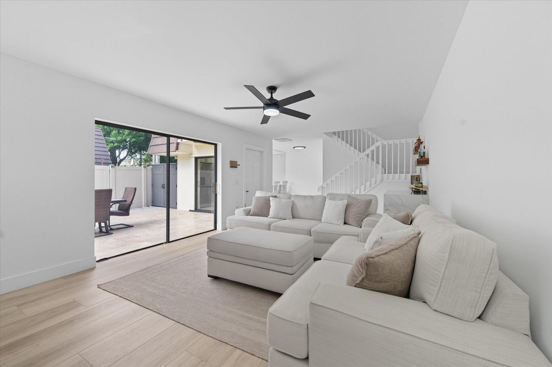 For Sale: $332,000 (2 beds, 2 baths, 1236 Square Feet)