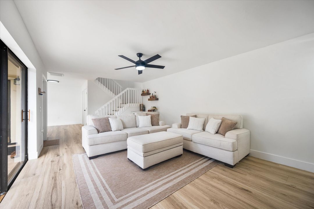 For Sale: $332,000 (2 beds, 2 baths, 1236 Square Feet)