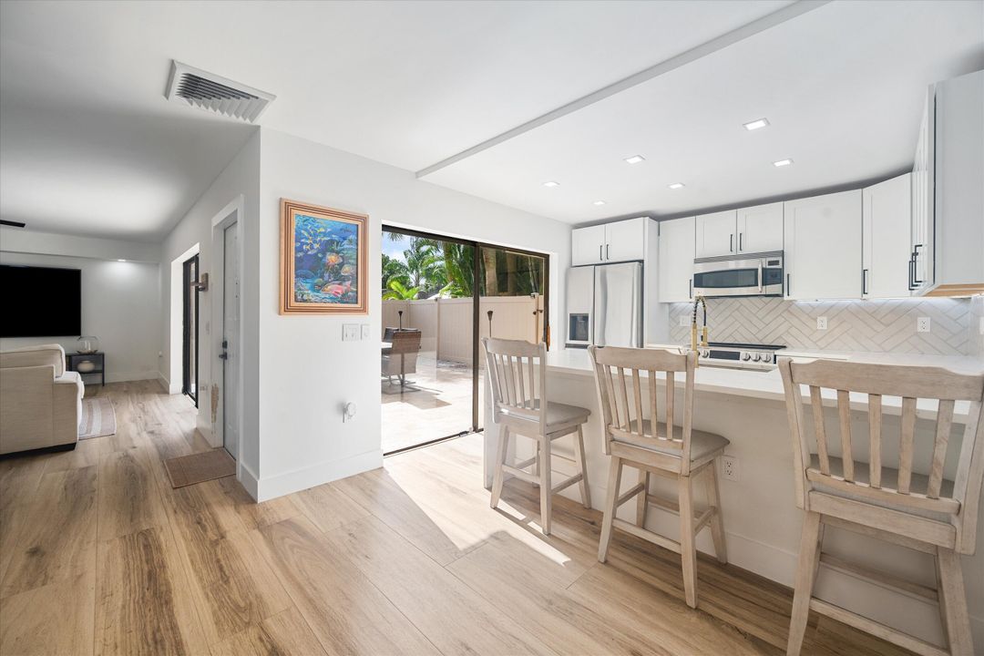 For Sale: $332,000 (2 beds, 2 baths, 1236 Square Feet)