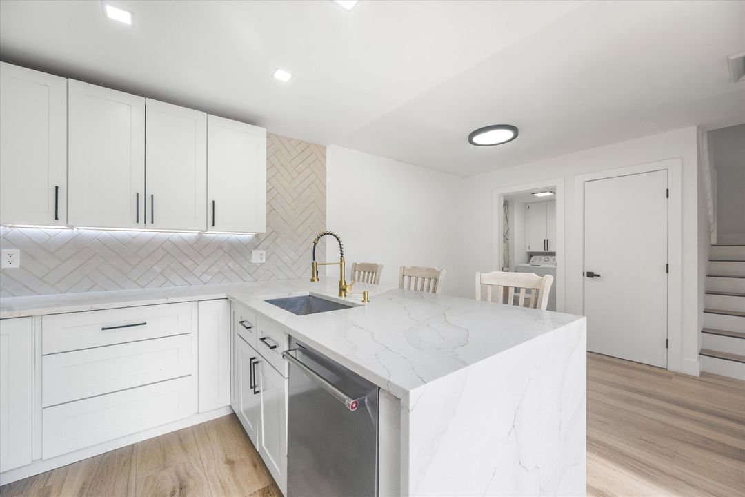 For Sale: $332,000 (2 beds, 2 baths, 1236 Square Feet)