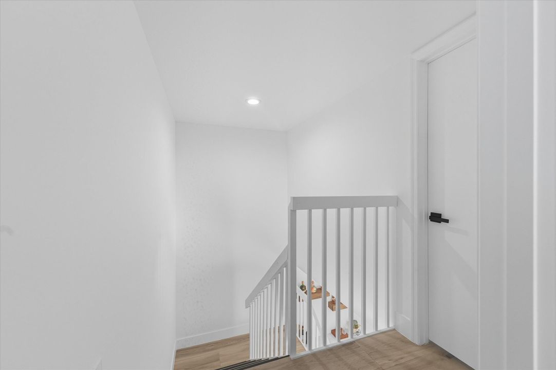 For Sale: $332,000 (2 beds, 2 baths, 1236 Square Feet)