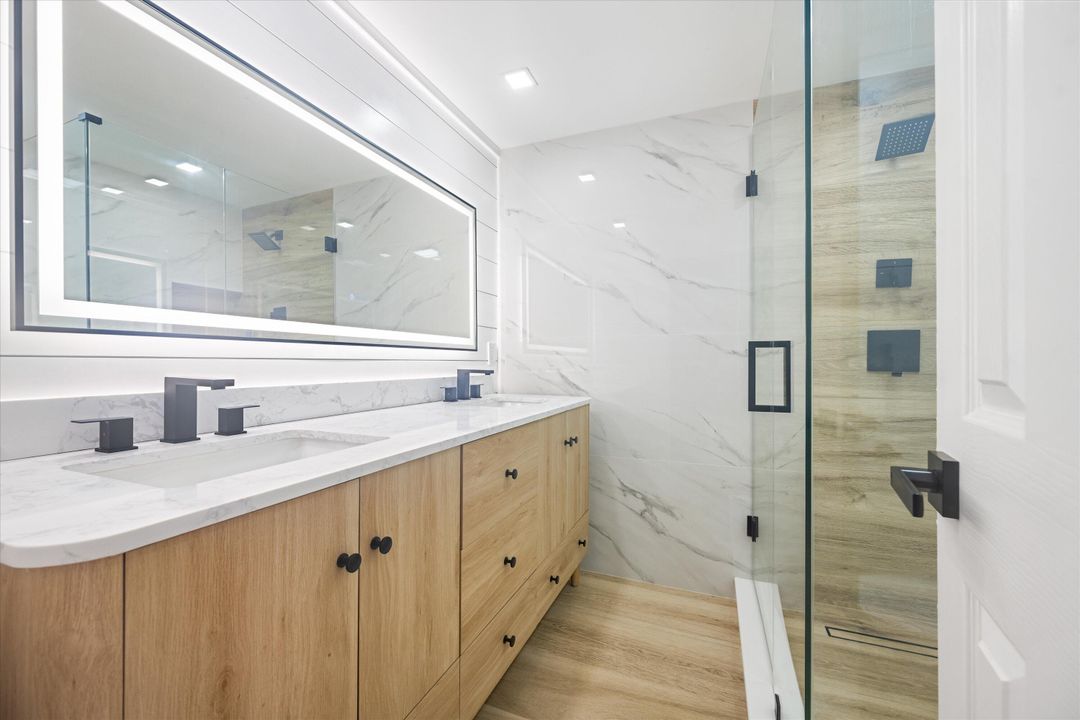 For Sale: $332,000 (2 beds, 2 baths, 1236 Square Feet)