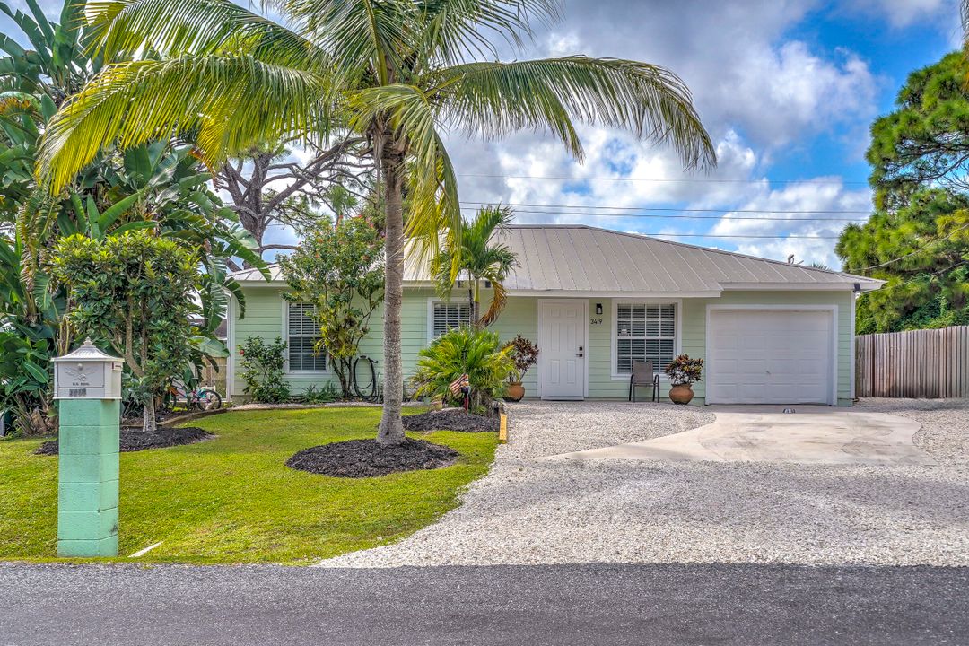 Active With Contract: $298,000 (3 beds, 2 baths, 1130 Square Feet)