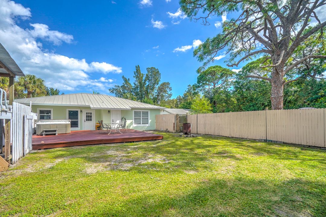 Active With Contract: $298,000 (3 beds, 2 baths, 1130 Square Feet)