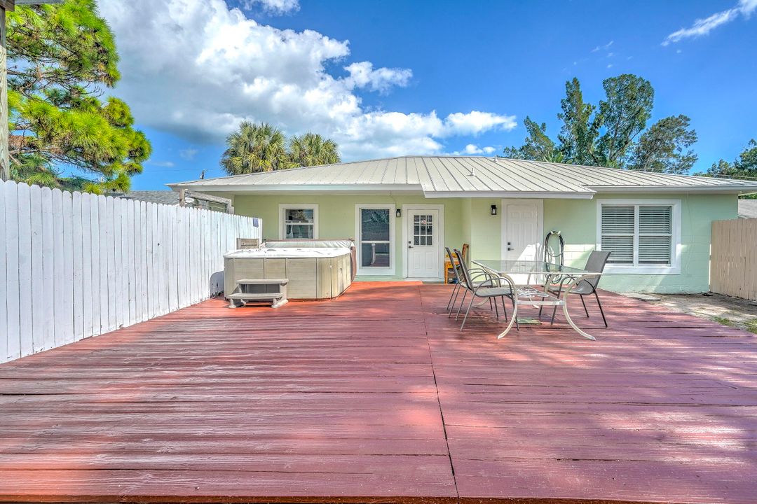 Active With Contract: $298,000 (3 beds, 2 baths, 1130 Square Feet)