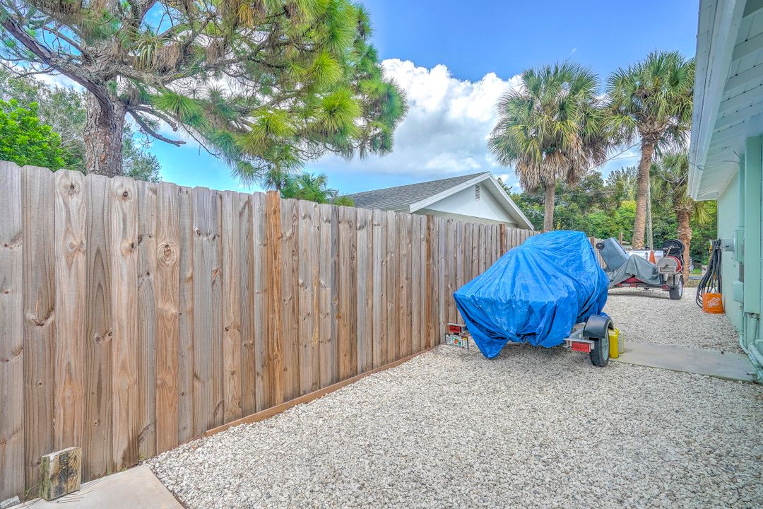 Active With Contract: $298,000 (3 beds, 2 baths, 1130 Square Feet)