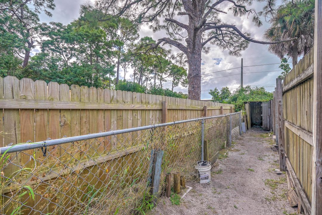 Active With Contract: $298,000 (3 beds, 2 baths, 1130 Square Feet)