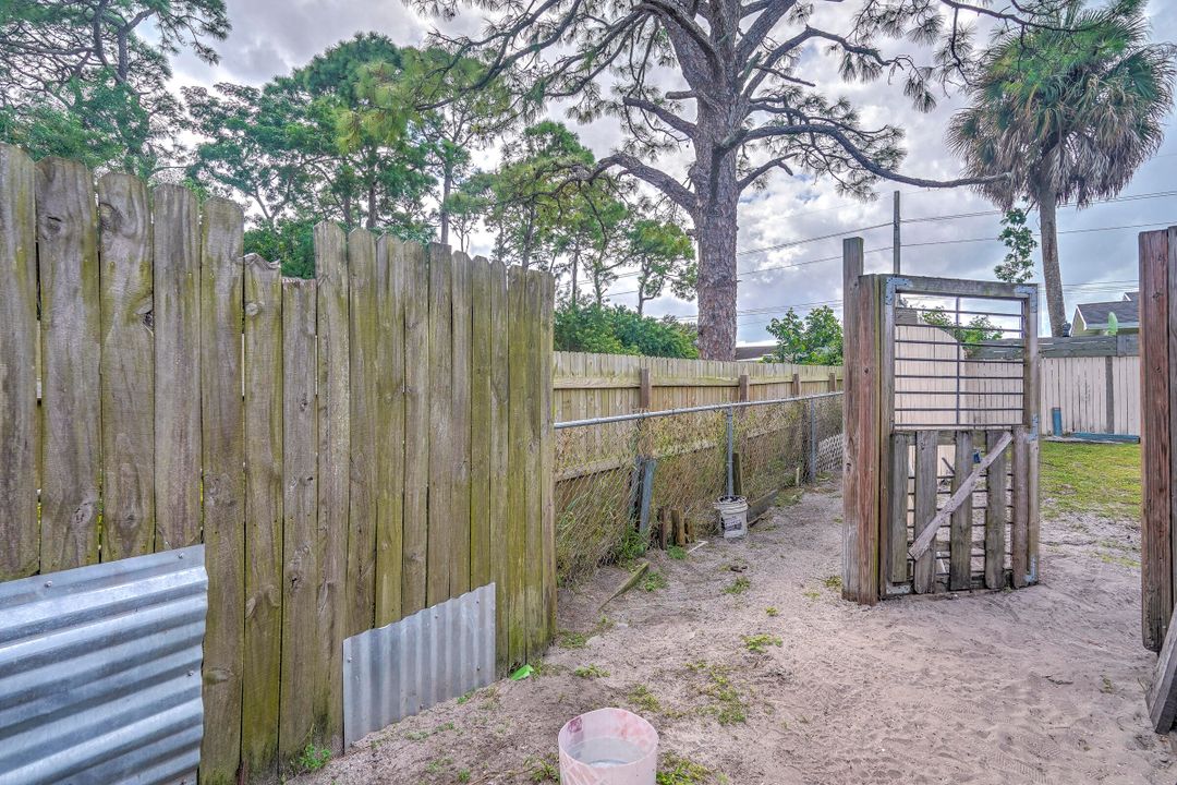 Active With Contract: $298,000 (3 beds, 2 baths, 1130 Square Feet)