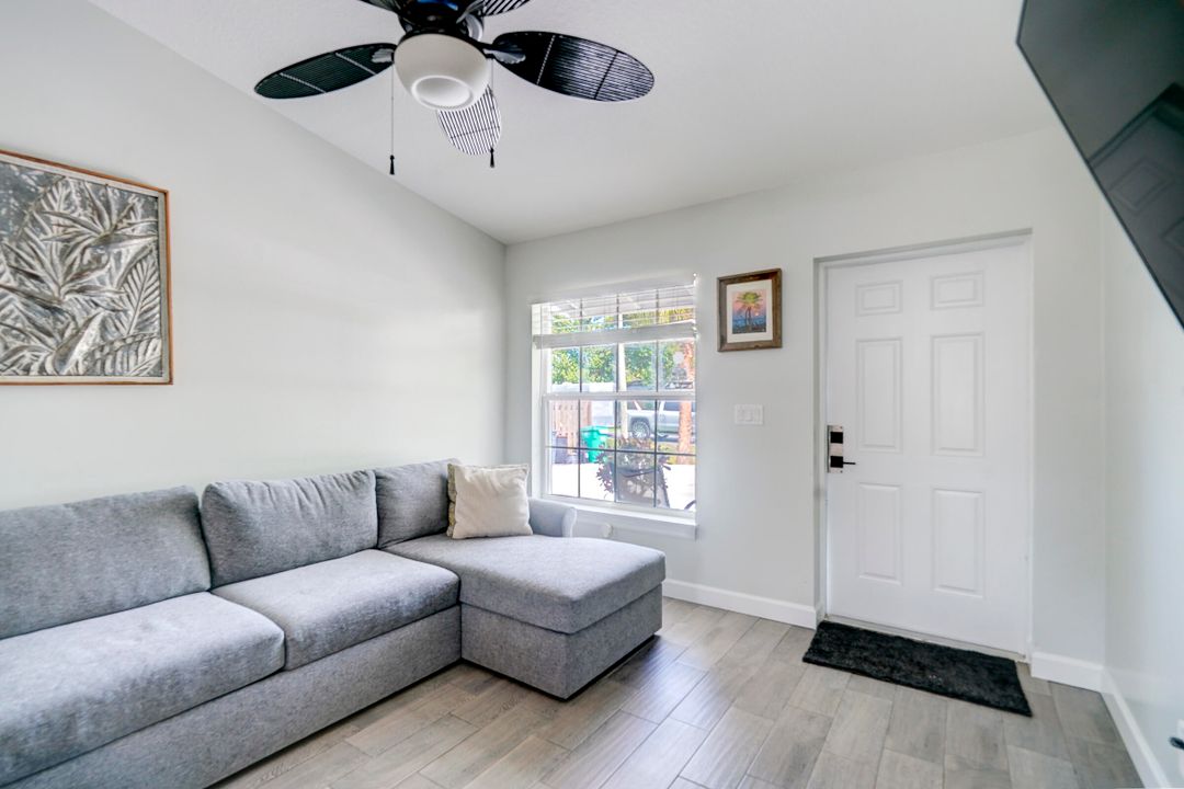Active With Contract: $298,000 (3 beds, 2 baths, 1130 Square Feet)