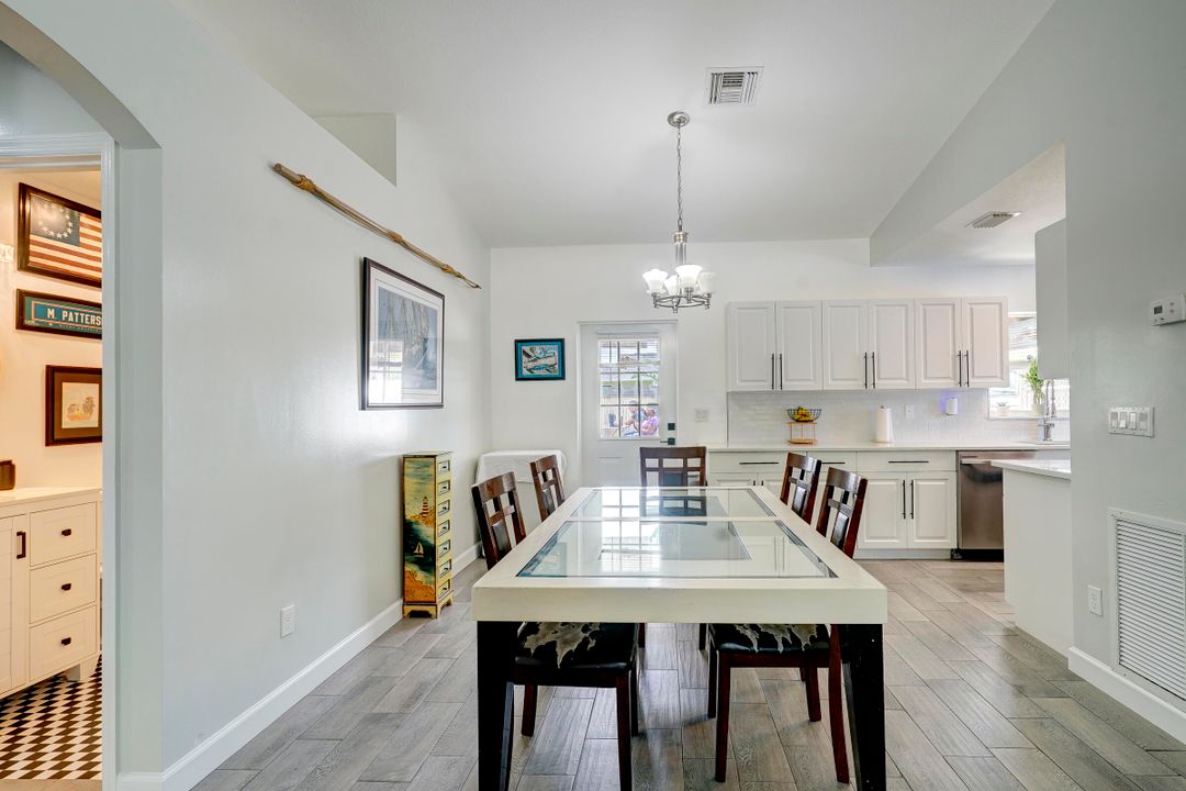 Active With Contract: $298,000 (3 beds, 2 baths, 1130 Square Feet)