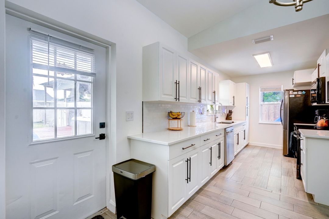 Active With Contract: $298,000 (3 beds, 2 baths, 1130 Square Feet)