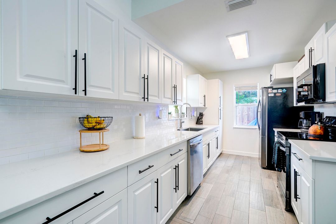 Active With Contract: $298,000 (3 beds, 2 baths, 1130 Square Feet)