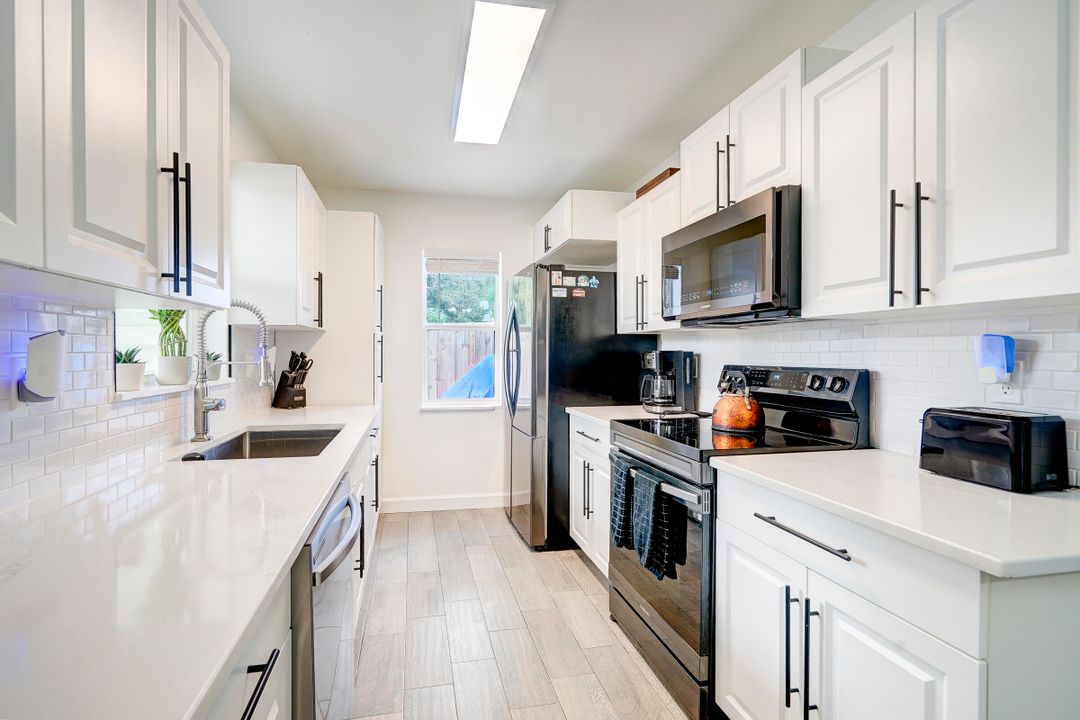 Active With Contract: $298,000 (3 beds, 2 baths, 1130 Square Feet)