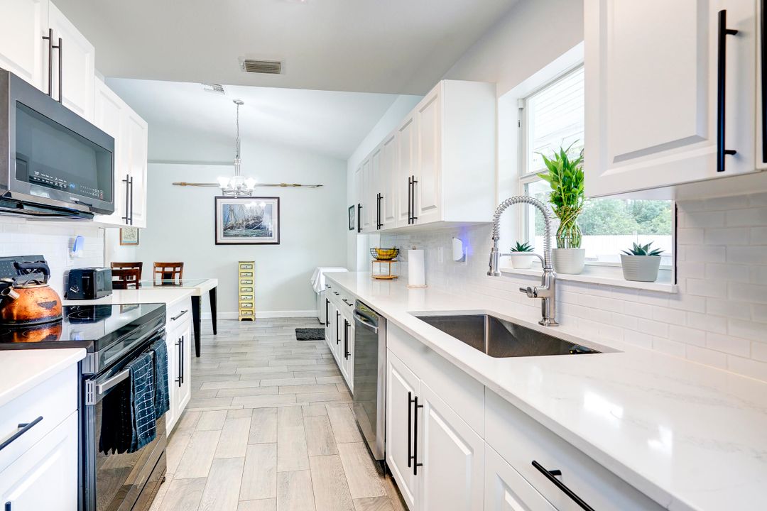 Active With Contract: $298,000 (3 beds, 2 baths, 1130 Square Feet)