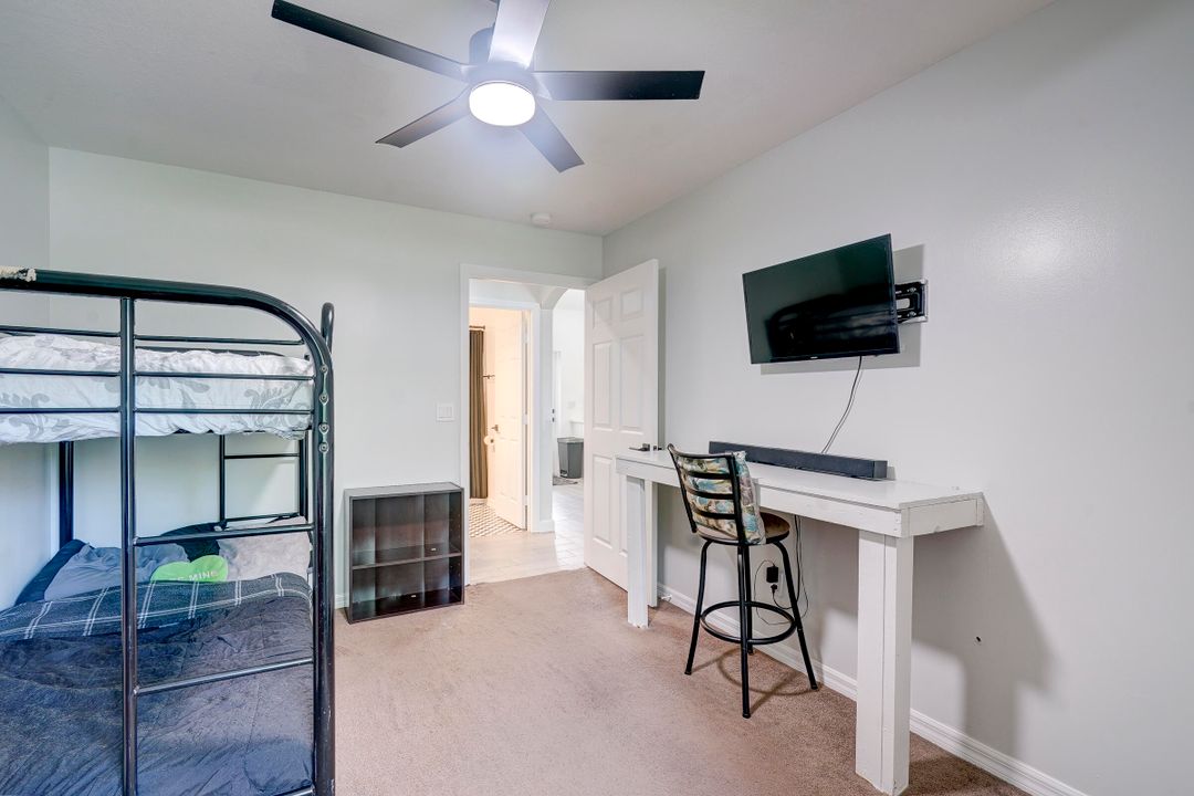Active With Contract: $298,000 (3 beds, 2 baths, 1130 Square Feet)