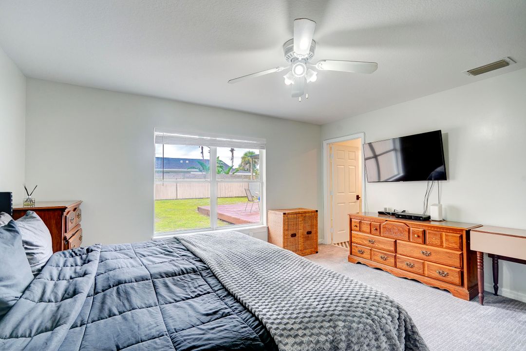 Active With Contract: $298,000 (3 beds, 2 baths, 1130 Square Feet)