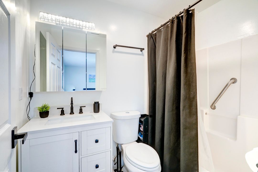 Active With Contract: $298,000 (3 beds, 2 baths, 1130 Square Feet)