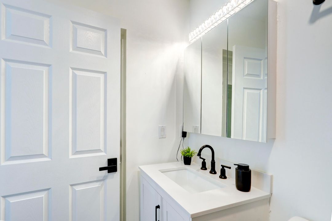 Active With Contract: $298,000 (3 beds, 2 baths, 1130 Square Feet)