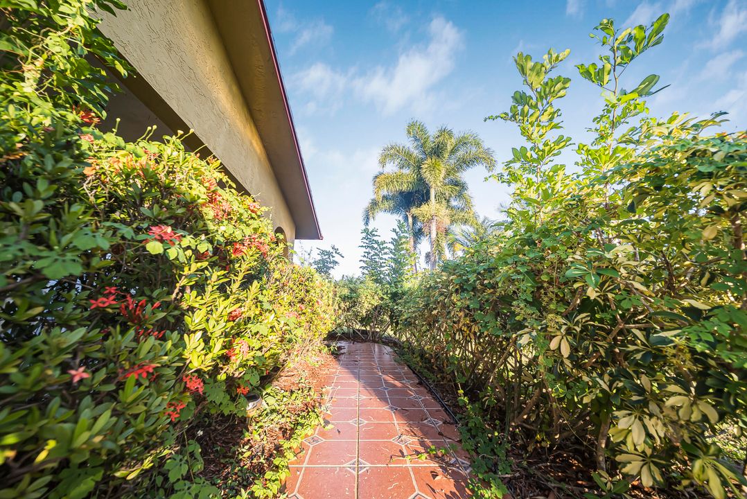 Active With Contract: $340,000 (3 beds, 2 baths, 1842 Square Feet)