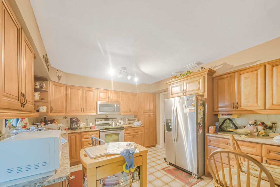 Active With Contract: $340,000 (3 beds, 2 baths, 1842 Square Feet)