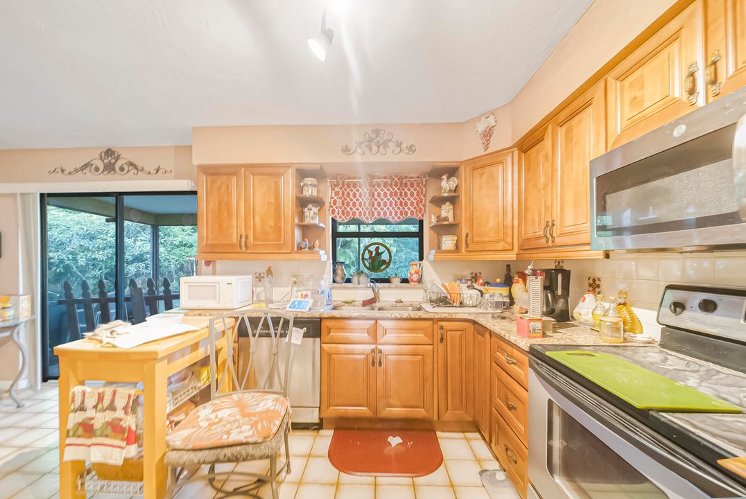 Active With Contract: $340,000 (3 beds, 2 baths, 1842 Square Feet)