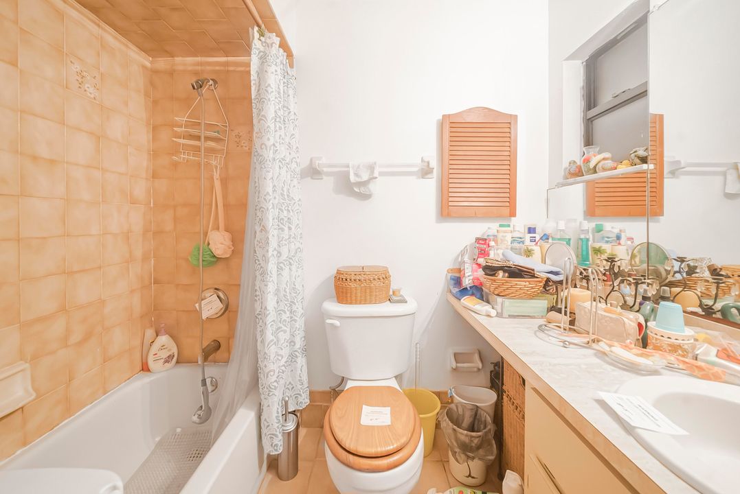 Active With Contract: $340,000 (3 beds, 2 baths, 1842 Square Feet)