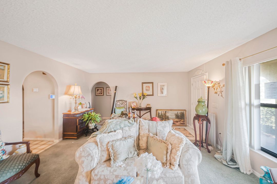 Active With Contract: $340,000 (3 beds, 2 baths, 1842 Square Feet)