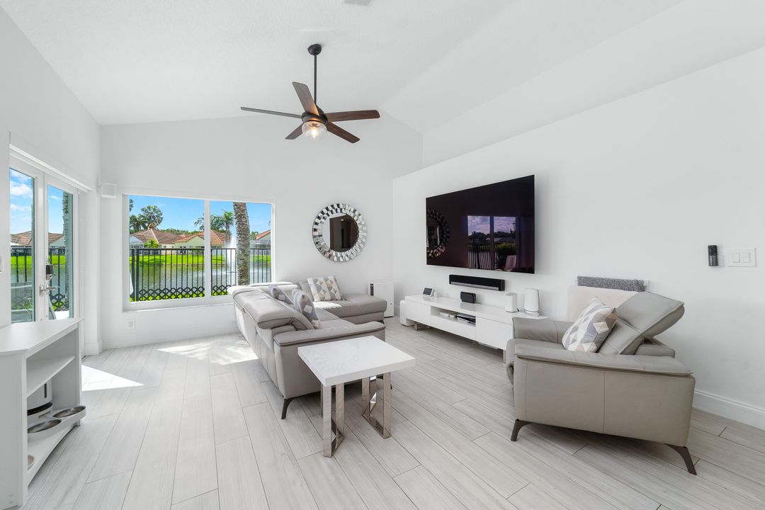 合同活跃: $699,000 (3 贝兹, 2 浴室, 1637 平方英尺)