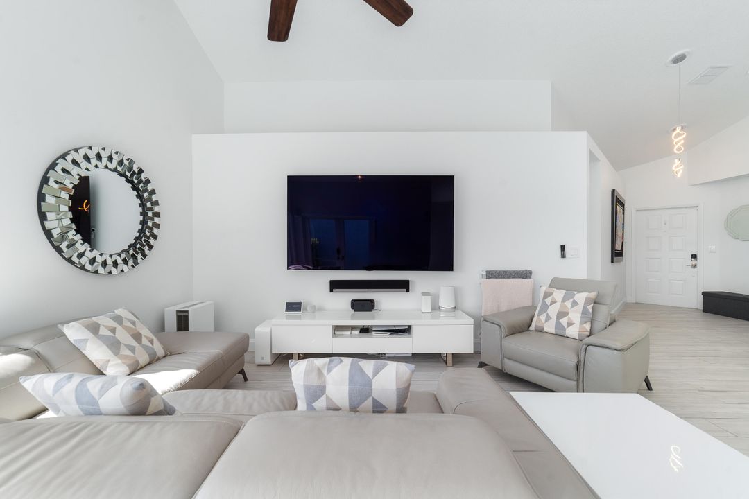 合同活跃: $699,000 (3 贝兹, 2 浴室, 1637 平方英尺)