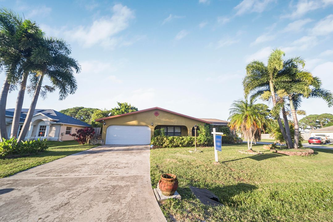 Active With Contract: $340,000 (3 beds, 2 baths, 1842 Square Feet)