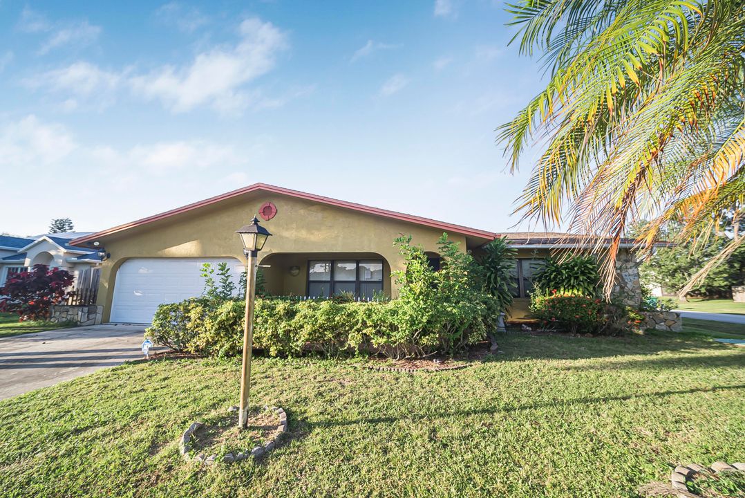 Active With Contract: $340,000 (3 beds, 2 baths, 1842 Square Feet)