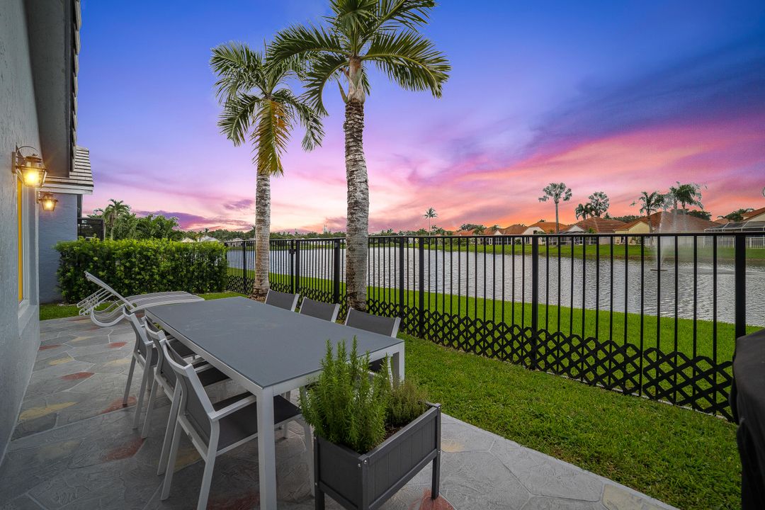 合同活跃: $699,000 (3 贝兹, 2 浴室, 1637 平方英尺)