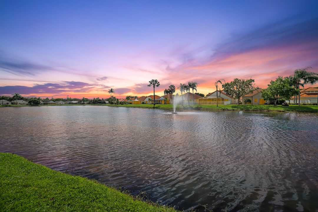 合同活跃: $699,000 (3 贝兹, 2 浴室, 1637 平方英尺)