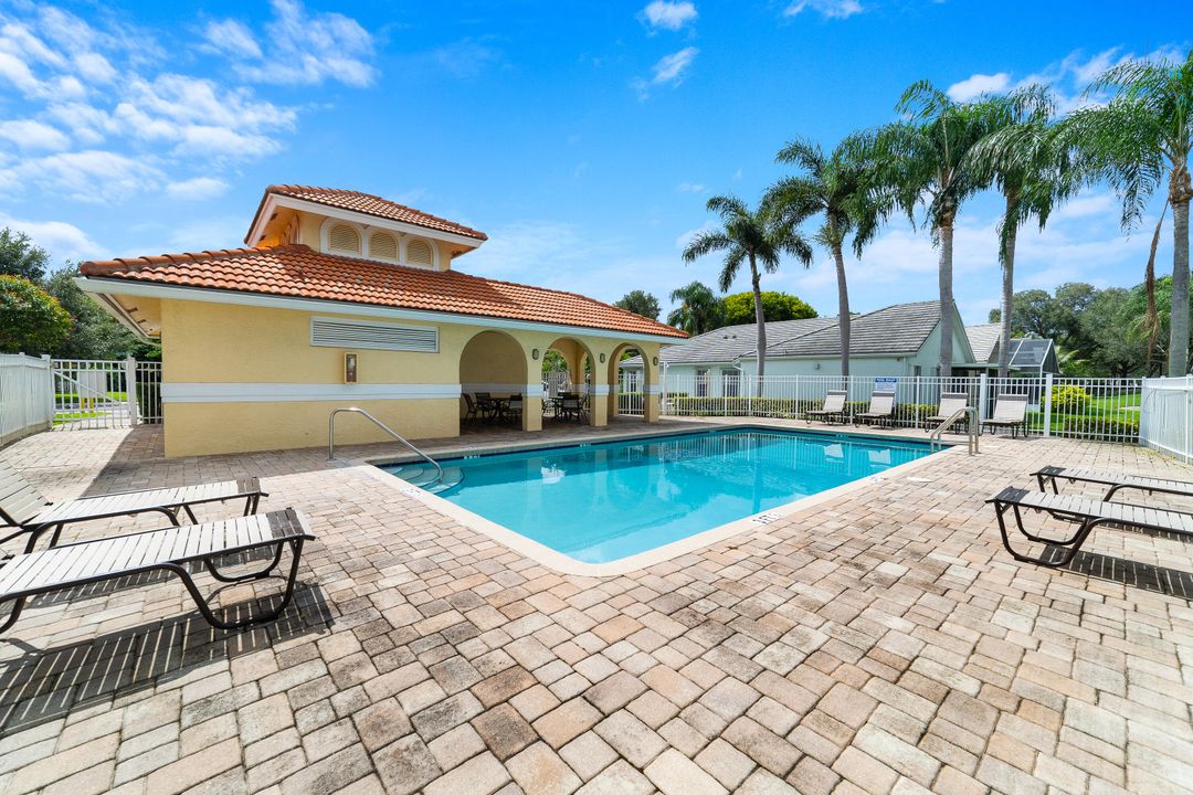 合同活跃: $699,000 (3 贝兹, 2 浴室, 1637 平方英尺)