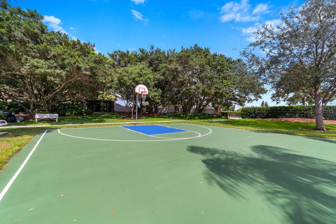 合同活跃: $699,000 (3 贝兹, 2 浴室, 1637 平方英尺)