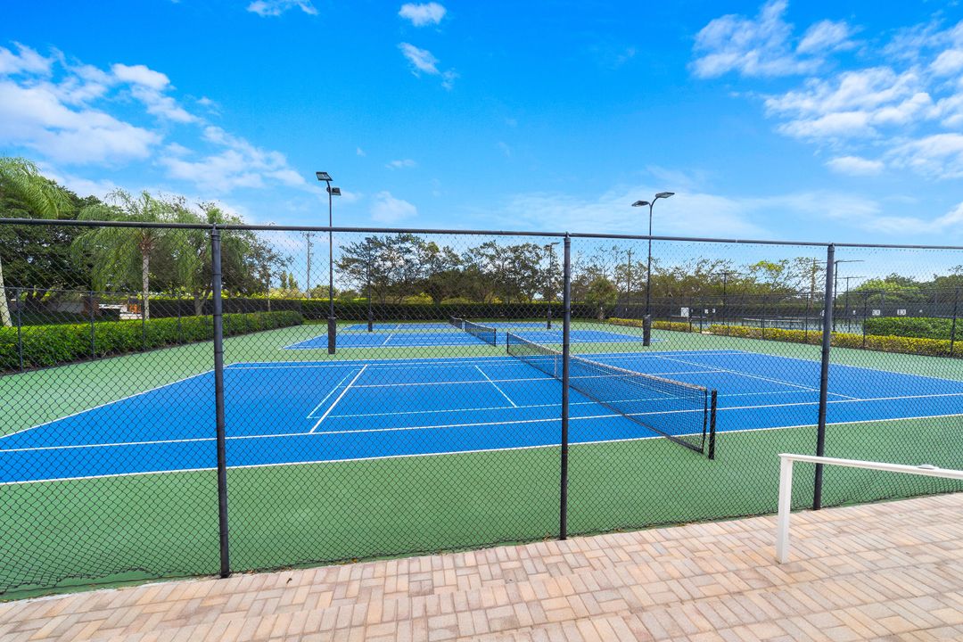 合同活跃: $699,000 (3 贝兹, 2 浴室, 1637 平方英尺)