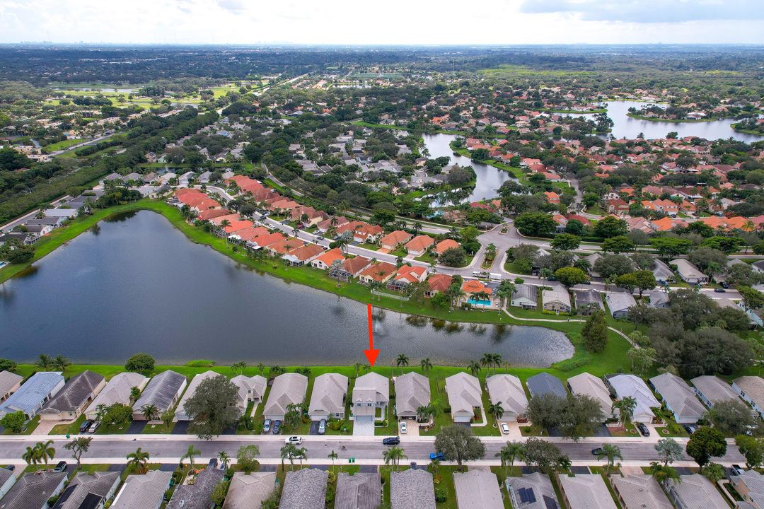 合同活跃: $699,000 (3 贝兹, 2 浴室, 1637 平方英尺)