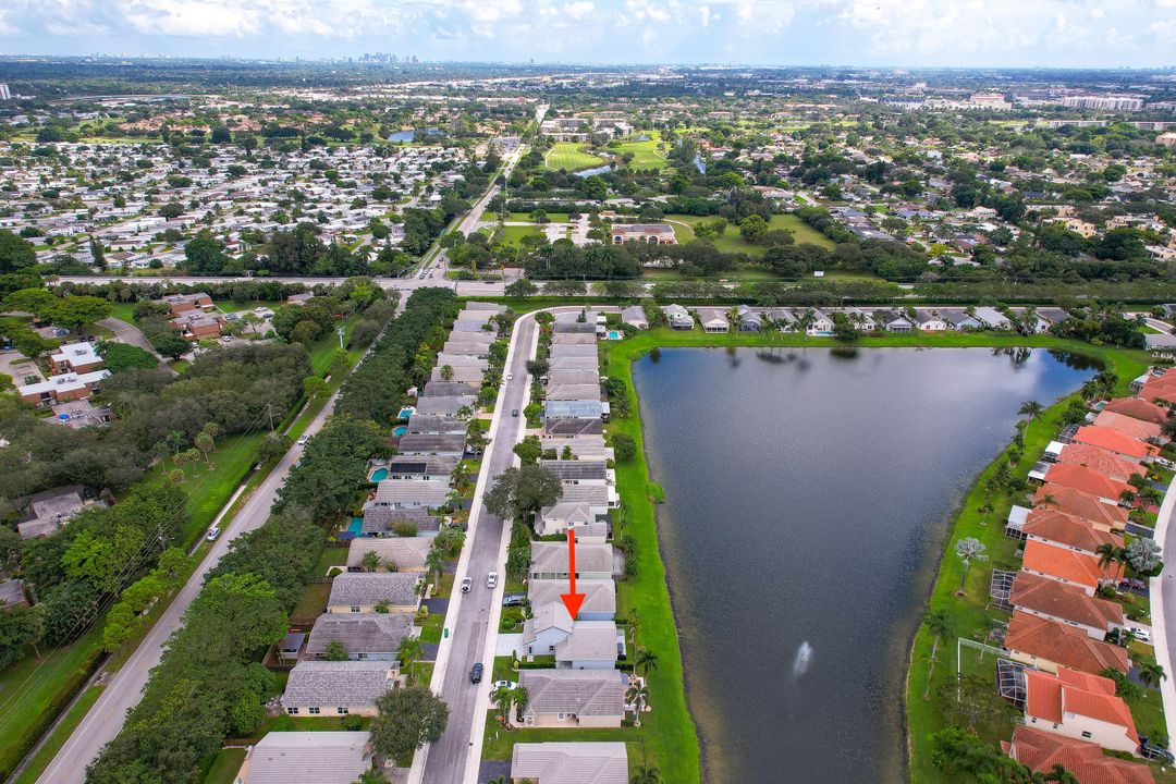 合同活跃: $699,000 (3 贝兹, 2 浴室, 1637 平方英尺)