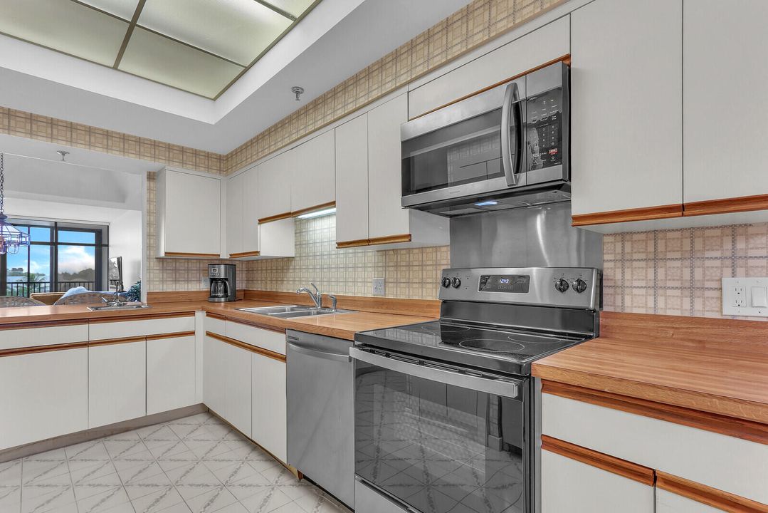 For Rent: $3,650 (2 beds, 2 baths, 1535 Square Feet)