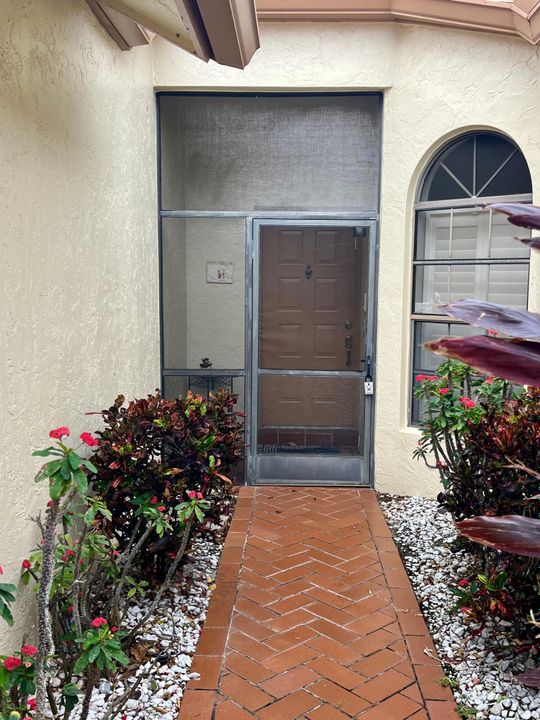 For Rent: $2,900 (3 beds, 2 baths, 1628 Square Feet)