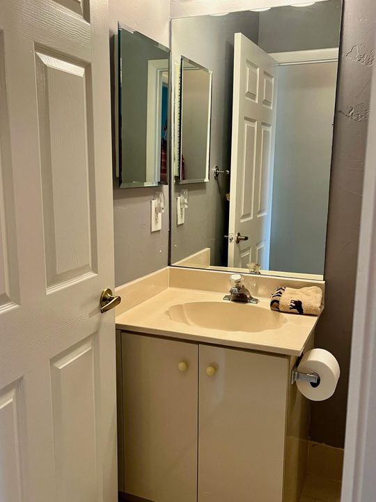 For Rent: $2,900 (3 beds, 2 baths, 1628 Square Feet)