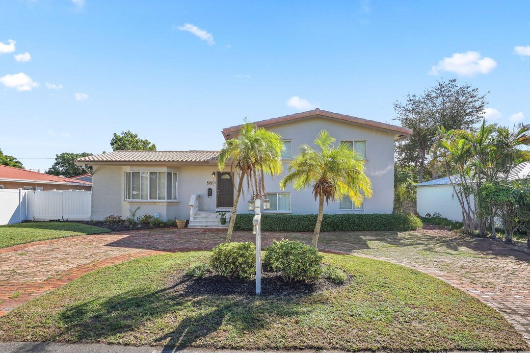 For Sale: $1,100,000 (4 beds, 3 baths, 2240 Square Feet)