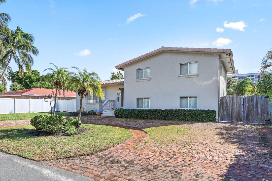 For Sale: $1,100,000 (4 beds, 3 baths, 2240 Square Feet)