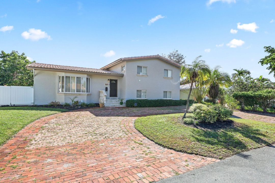 For Sale: $1,100,000 (4 beds, 3 baths, 2240 Square Feet)